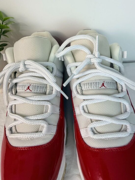 Air Jordan 11 Retro Low Cherry Red/White Mens Sneakers Size 10 Pre-Owned main image 7